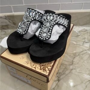 Grazie Women’s Black Sandals with Sparkling Embellishments Sz 9
